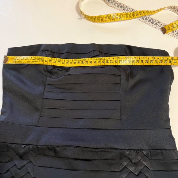 Minimal Chic Strapless Cocktail Dress H&M Black Satin-Like – Ruched, Bodycon, Ab - Picture 5 of 7